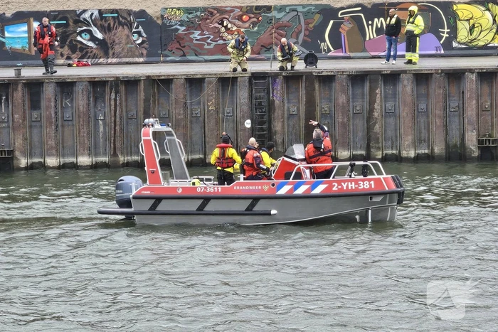 Grote zoektocht in water na aantreffen rollator