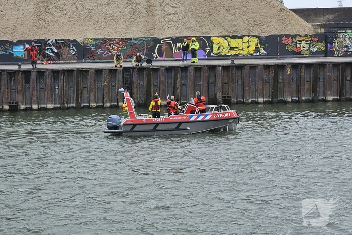 Grote zoektocht in water na aantreffen rollator