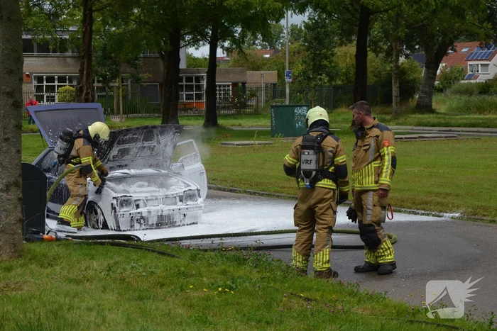Oude Opel Kadett heeft fikse schade na autobrand