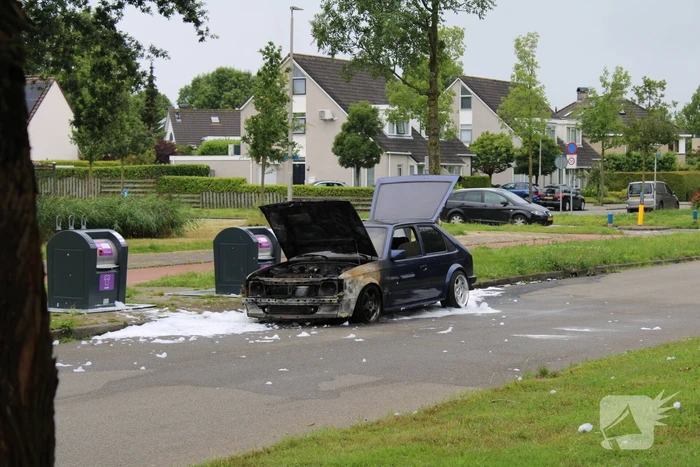 Oude Opel Kadett heeft fikse schade na autobrand