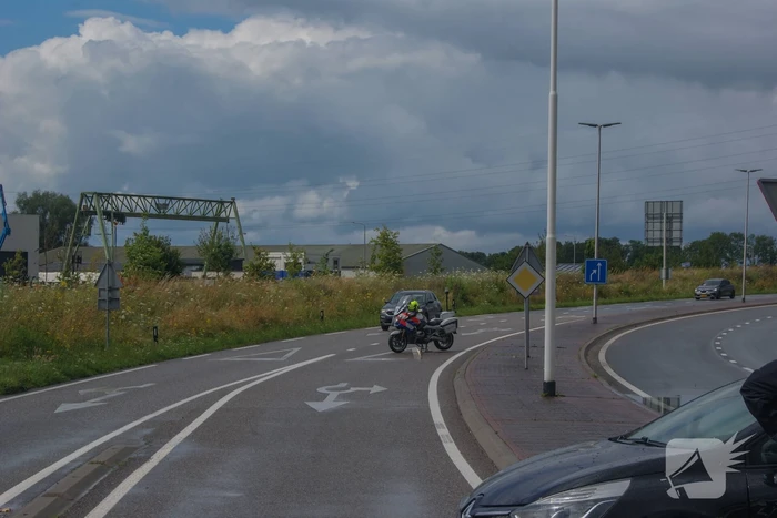 Aanhouding bij frontale botsing op rotonde