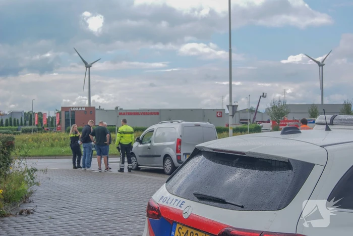 Aanhouding bij frontale botsing op rotonde