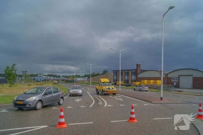 Aanhouding bij frontale botsing op rotonde