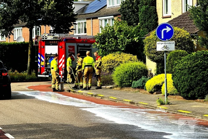 Brandweer ingezet voor dieselspoor op wegdek