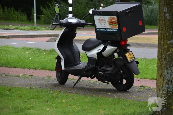 Bezorger onderuit bij eenzijdig ongeval met scooter