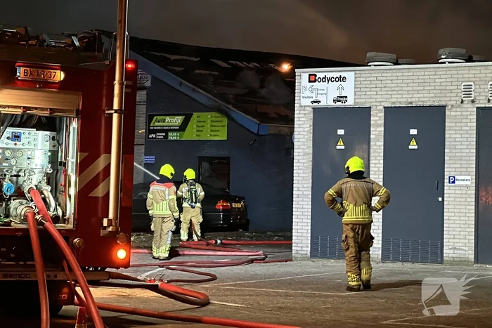Zeer grote uitslaande brand in bedrijfspand