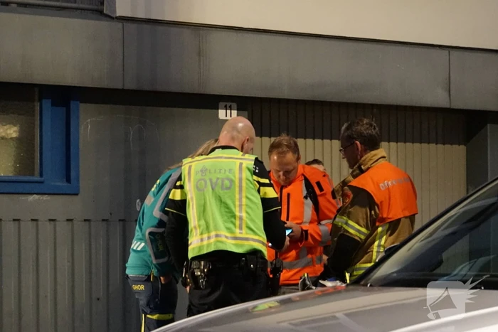Werkend drugslab veroorzaakt explosie, vuurwapen aangetroffen