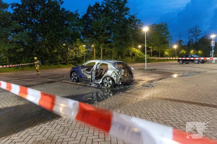 Politie weet pyromaan na tientallen autobranden te arresteren