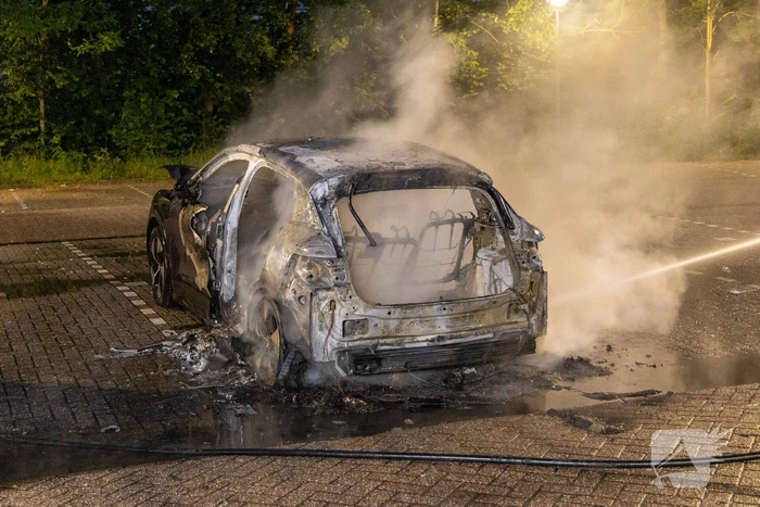 Politie weet pyromaan na tientallen autobranden te arresteren