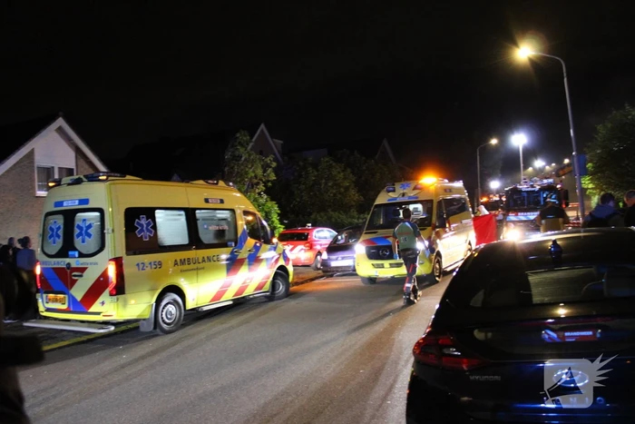 Grote woningbrand, slachtoffer naar ziekenhuis