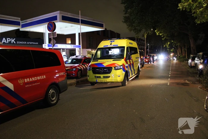 Grote woningbrand, slachtoffer naar ziekenhuis