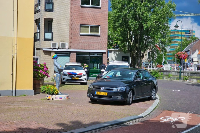 Overleden persoon aangetroffen, politie doet onderzoek