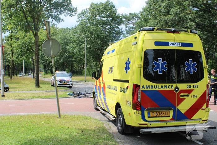 Automobilist ziet fietser over het hoofd met een aanrijding tot gevolg