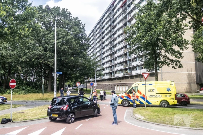 Automobilist ziet fietser over het hoofd met een aanrijding tot gevolg