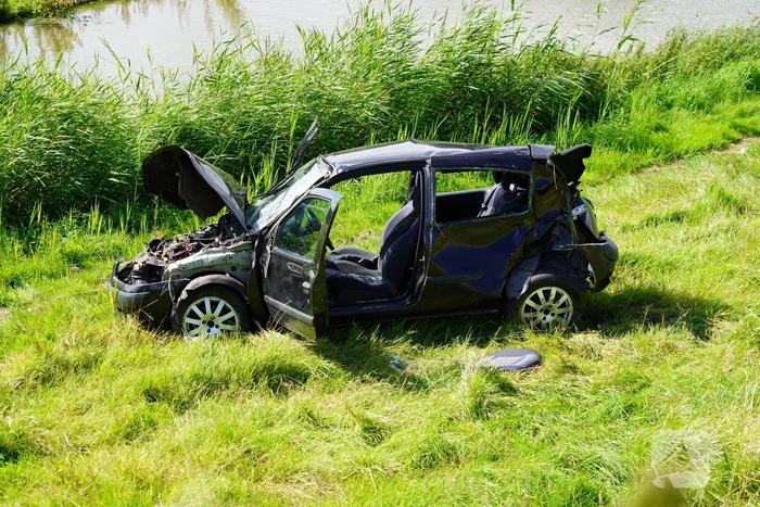 Bestuurder gewond na crash van dijk