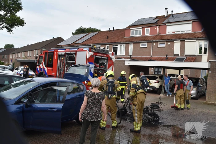 Scooter volledig verwoest door brand