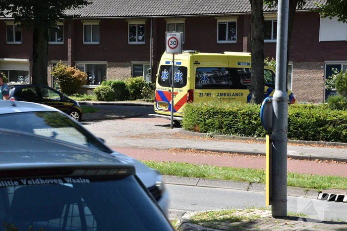 Scooter en bestelbus botsing op elkaar