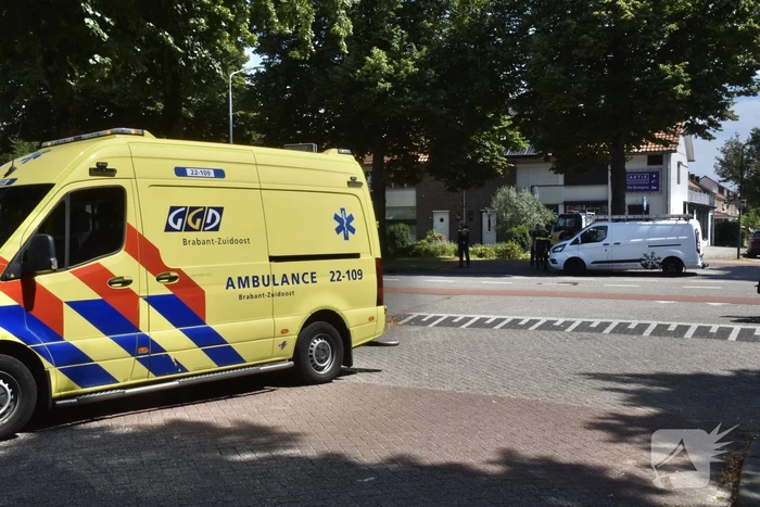 Scooter en bestelbus botsing op elkaar