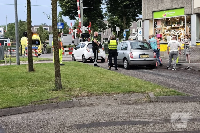 Automobilist rijdt door met zwaar beschadigde auto na kettingbotsing