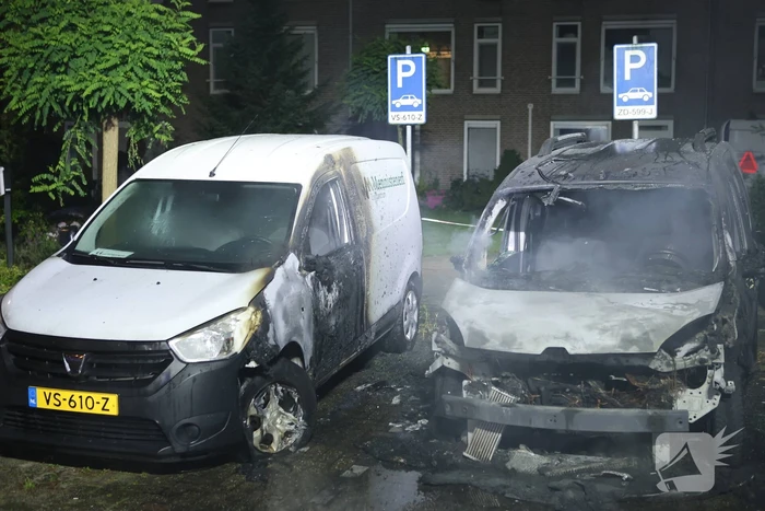 Voertuigen beschadigd na brand