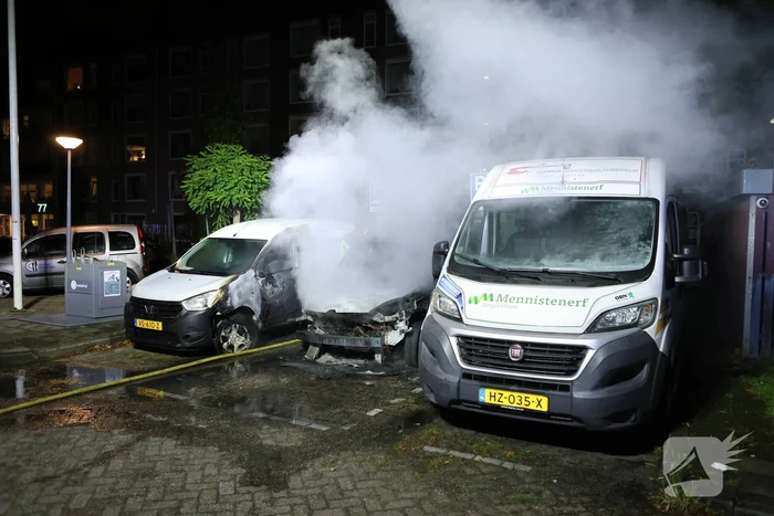 Voertuigen beschadigd na brand