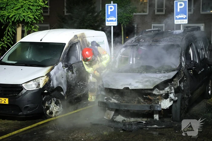 Voertuigen beschadigd na brand