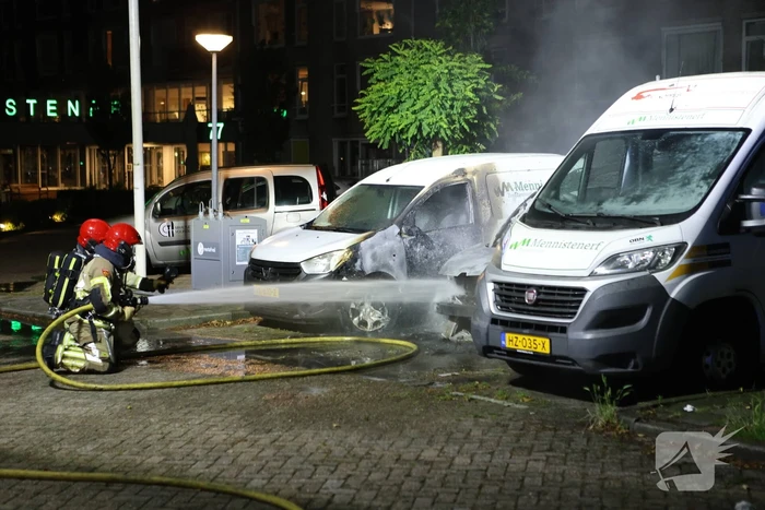 Voertuigen beschadigd na brand