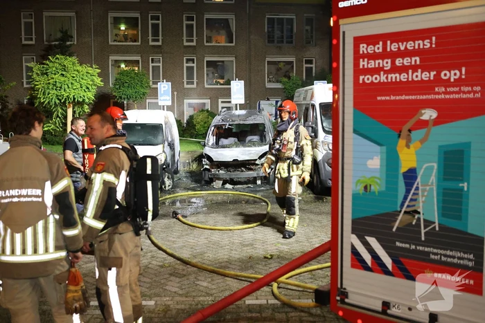 Voertuigen beschadigd na brand