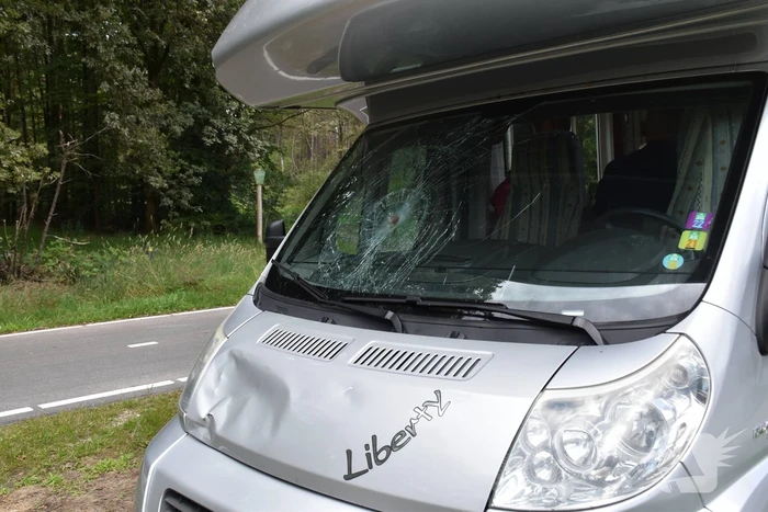 Kind geschept door camper op oversteekplaats