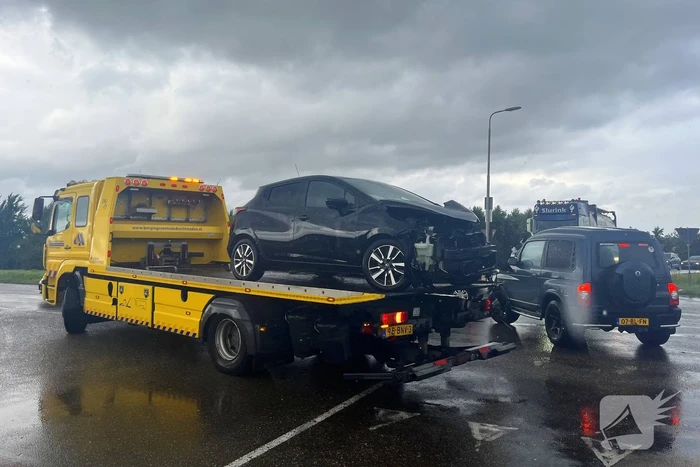 Twee voertuigen zwaar beschadigd na ongeval