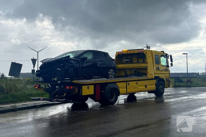 Twee voertuigen zwaar beschadigd na ongeval