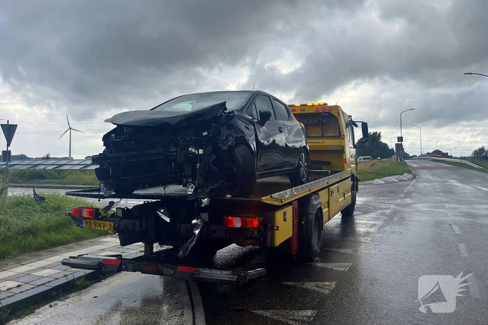 Twee voertuigen zwaar beschadigd na ongeval