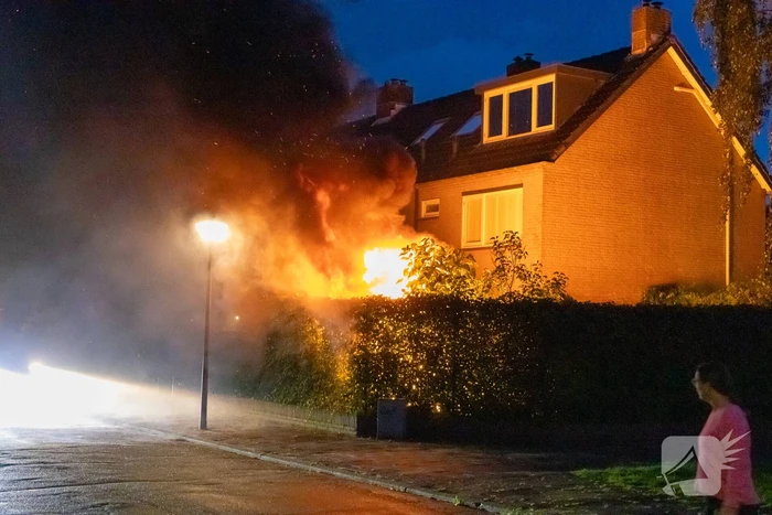 Uitslaande brand in schuur van woning