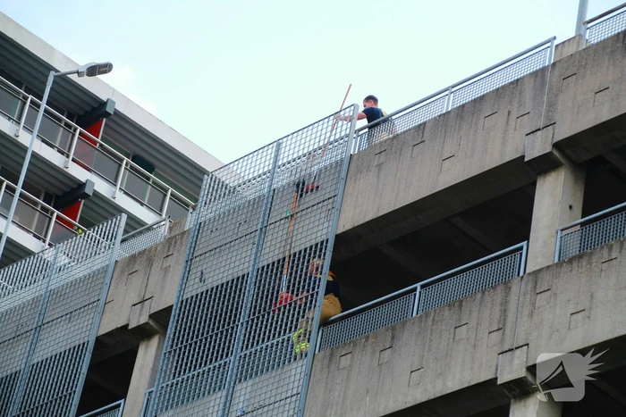 Brandweer ingezet voor vastzittende kraai