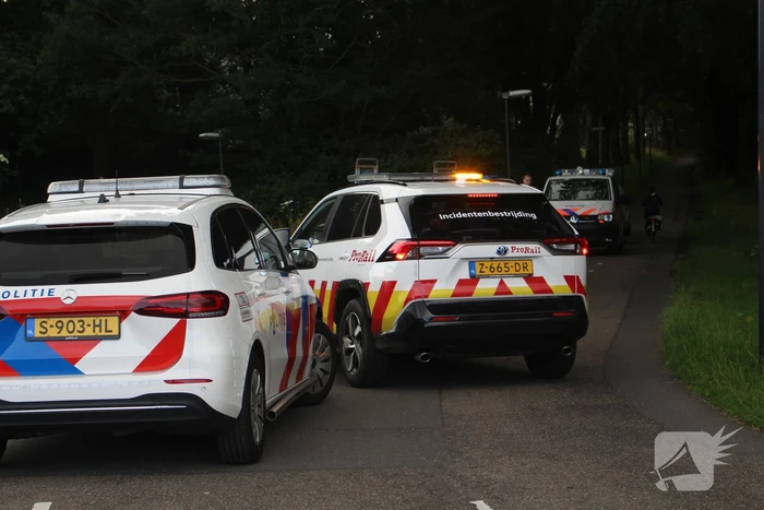 Lange tijd geen trein en vaarverkeer door aanrijding op spoor