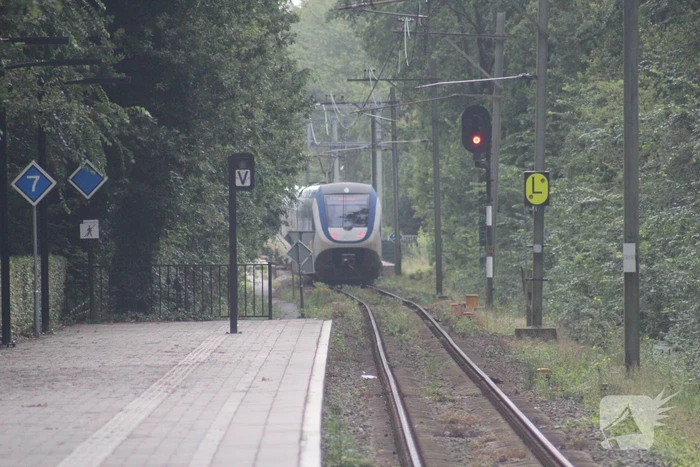 Lange tijd geen trein en vaarverkeer door aanrijding op spoor
