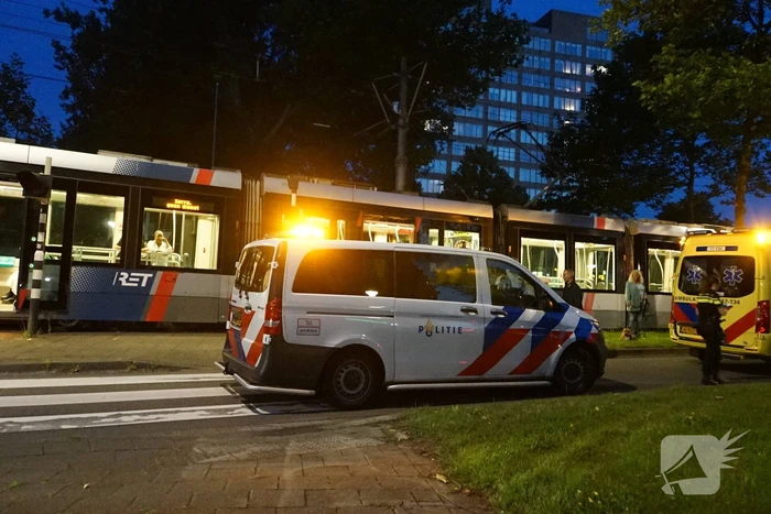 Opzittenden scooter gewond bij botsing met tram