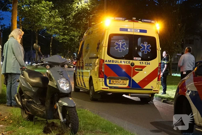 Opzittenden scooter gewond bij botsing met tram