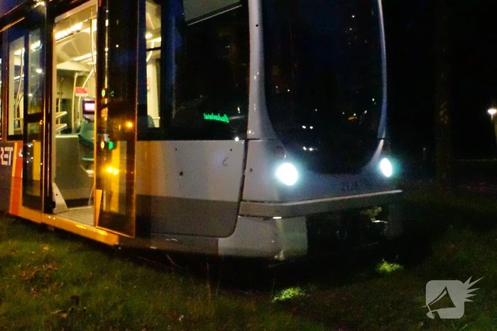 Opzittenden scooter gewond bij botsing met tram