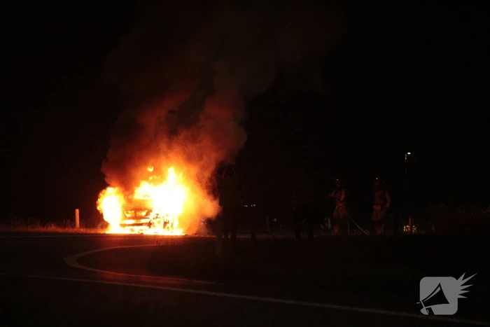 Flinke rookontwikkeling bij felle autobrand
