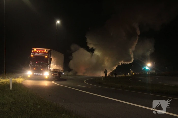 Flinke rookontwikkeling bij felle autobrand