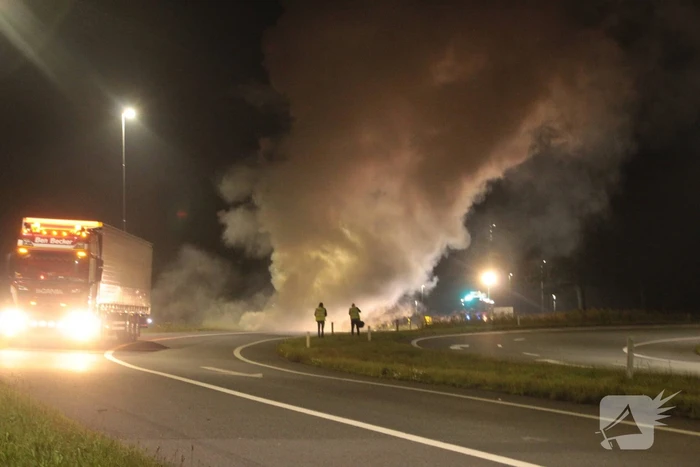 Flinke rookontwikkeling bij felle autobrand