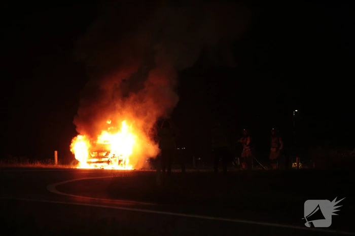 Flinke rookontwikkeling bij felle autobrand