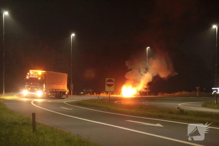 Flinke rookontwikkeling bij felle autobrand