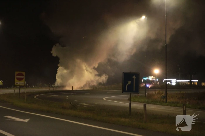 Flinke rookontwikkeling bij felle autobrand