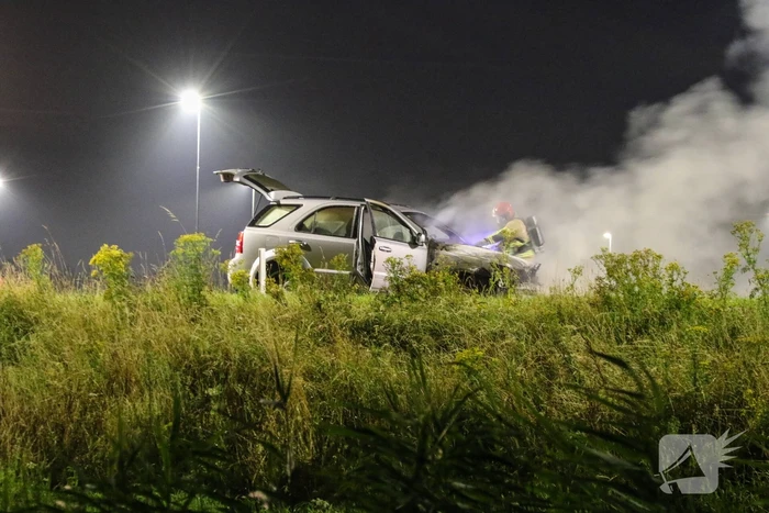 Flinke rookontwikkeling bij felle autobrand