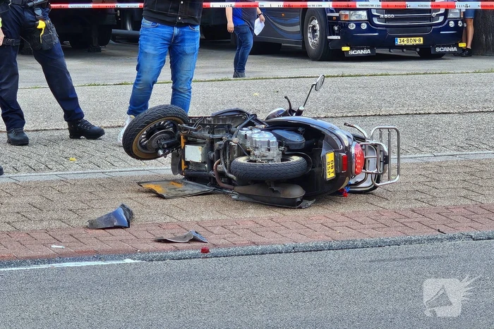 Scooterrijder gewond bij verkeersongeval