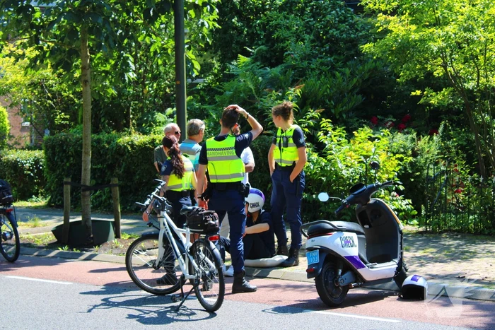 Scooterrijder gaat onderuit met deelscooter