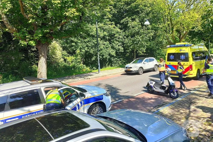 Scooterrijder gaat onderuit met deelscooter