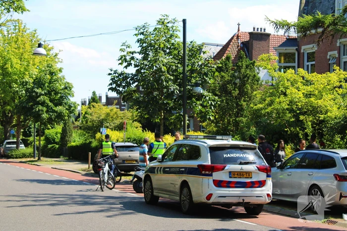 Scooterrijder gaat onderuit met deelscooter
